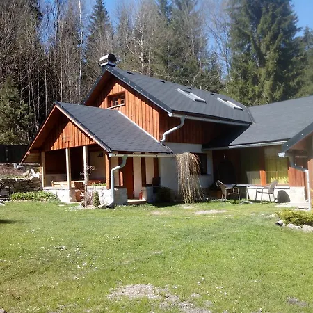Daire Apartman Pod Plesnym Jezerem